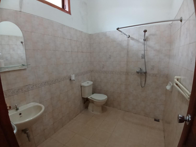 Bathroom 2, Hotel MBC Ruteng, Manggarai
