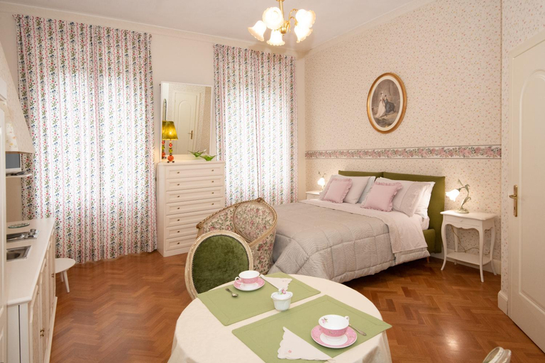 Bedroom, Giardino del Lago, Rome