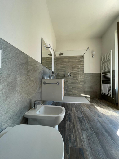 Bathroom 13