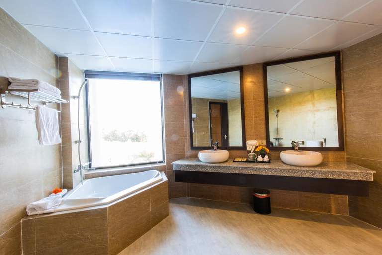 Bathroom 2, Hamya Hotsprings and Resort, Tư Nghĩa