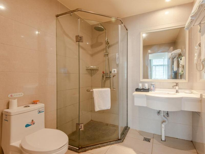 Bathroom 4, GreenTree Inn Luan Huoshan County Yingjia Avenue Express Hotel, Lu'an