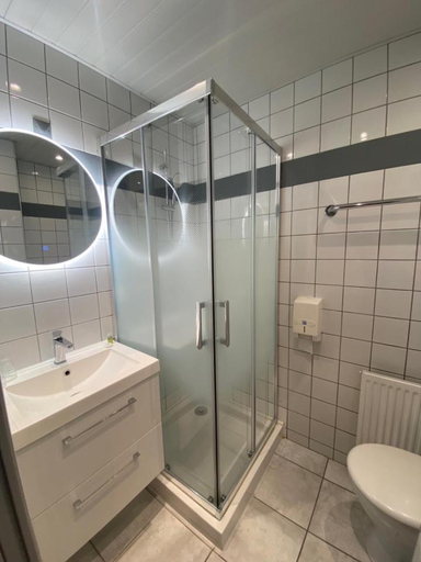 Bathroom 4, Hotel Le Pelican, Ardennes