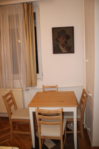 Others 3, Three hippos apartman, Budapesti
