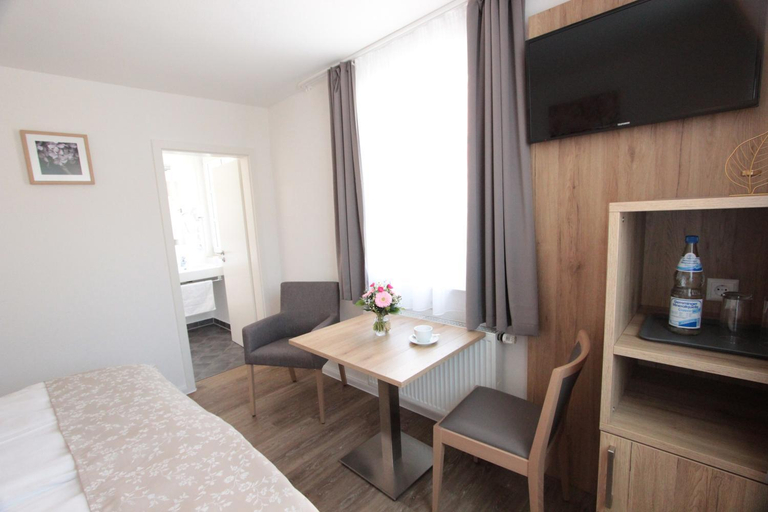 Others 4, Hotel Adler, Heilbronn