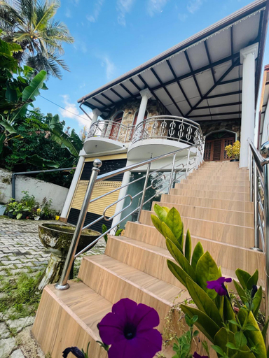 Others 2, Ginga House, Galle Four Gravets