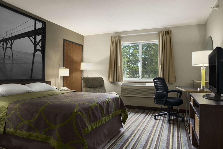 Bedroom 3, Super 8 by Wyndham Manistee, Manistee