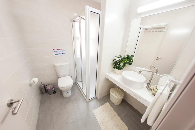 Bathroom 3, Operetta House, Larnaca