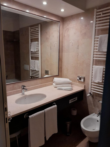 Bedroom 2, Elysium Hotel Raya, Milano