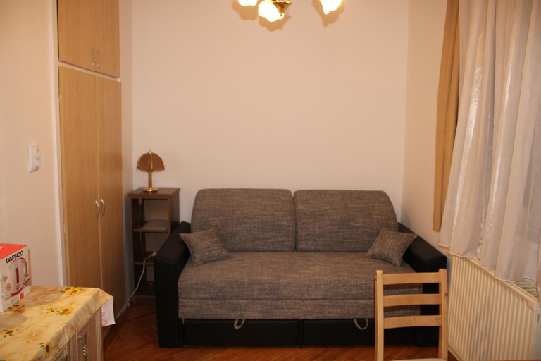 Others 5, Three hippos apartman, Budapesti