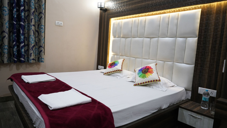 Bedroom 5, Hotel CM Palace, Varanasi