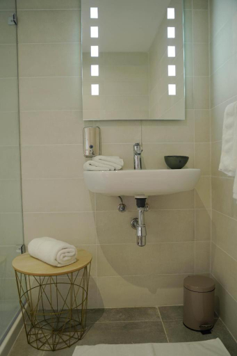 Bathroom 2, Capital Inn - Guest House