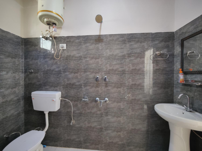 Bathroom 3, Breathe Inn Stay, Kullu
