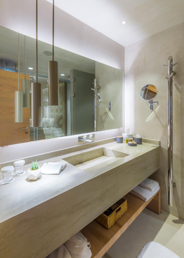Bathroom 5, Omm Inn, Merkez