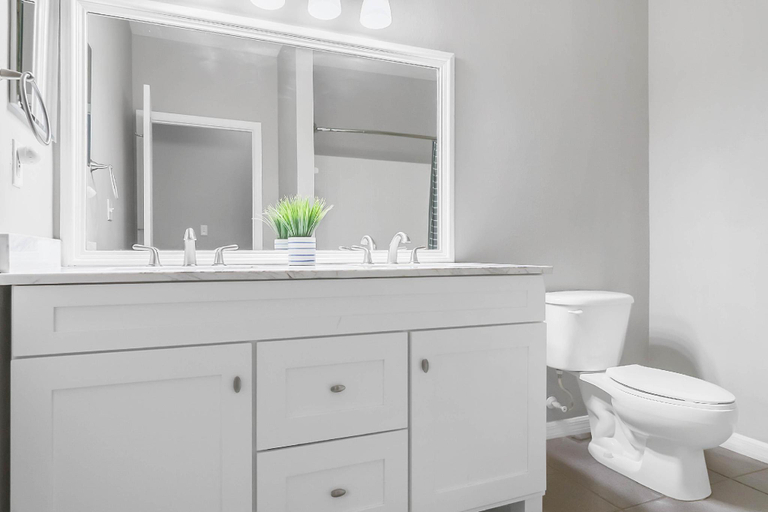 Bathroom 4, Cozy apartment only miles from Disney community pool and Jacuzzii, Osceola