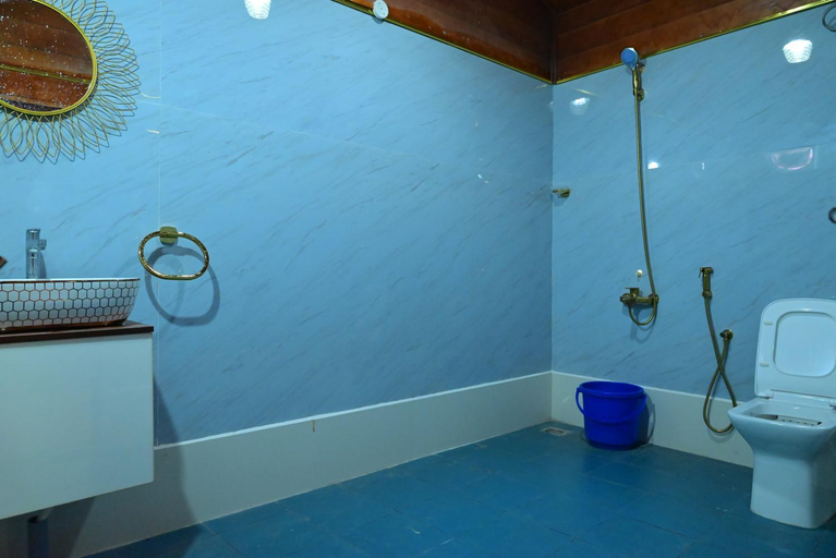 Bathroom 3, MOHI VILLA, Puducherry