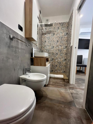 Bathroom 5, B&B Hakuna Matata, Sassari