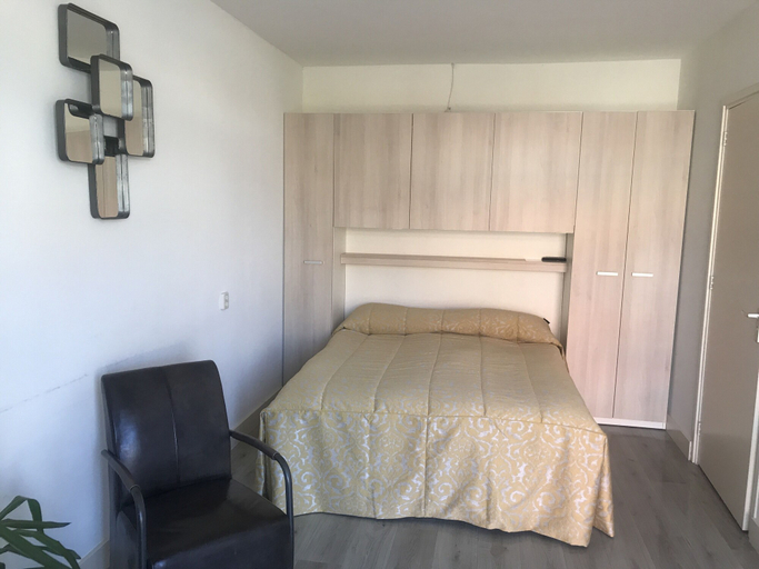 Bedroom 2, Parkzicht Apartementen, Bergen
