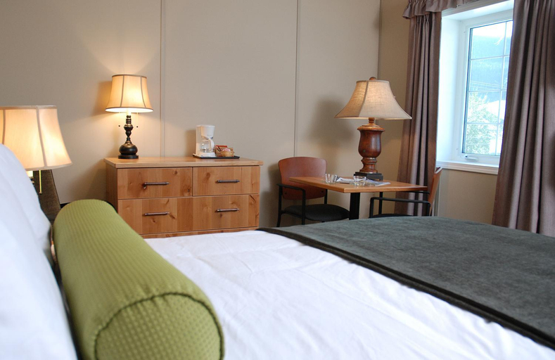 Bedroom 3, Triple J Hotel, Yukon