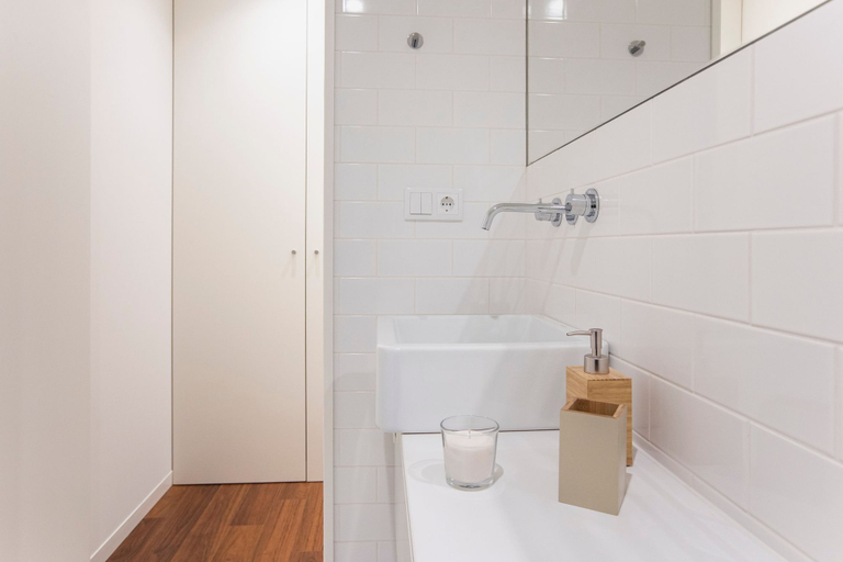 Bathroom 3, Bombarda 250 by LovelyStay, Porto