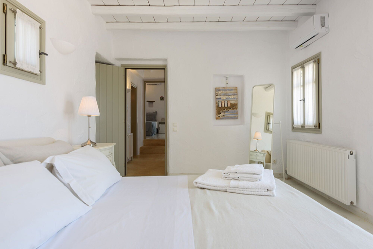 Bedroom 4, Villa Vinea Paros, South Aegean