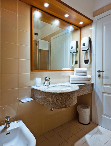 Bathroom 4, Hotel Ambassador, Pesaro E Urbino