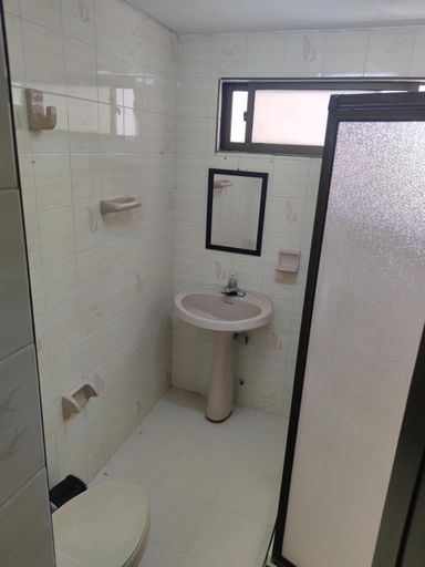 Bathroom 1, Casa Lyra, Santiago de Cali