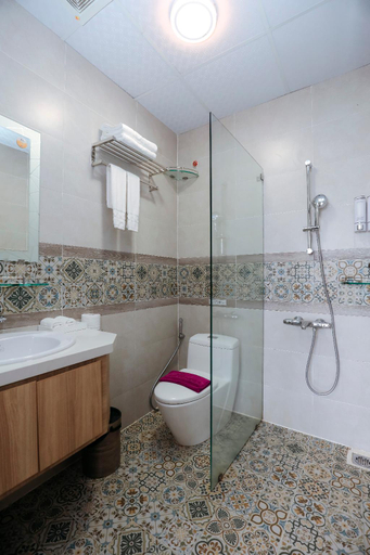 Bathroom 8