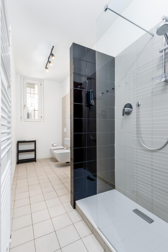 Bathroom 10
