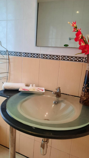 Bathroom 2, Swiss Food Restaurant and room for rent, Pattaya