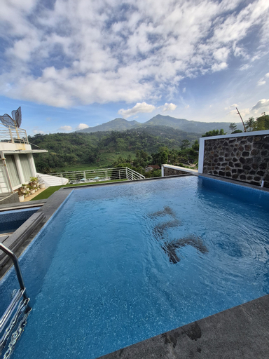 Sport & Beauty 3, Teras Luhur Villa & Cafe dengan Pemandangan Gunung dan Pesawahan, Bandung