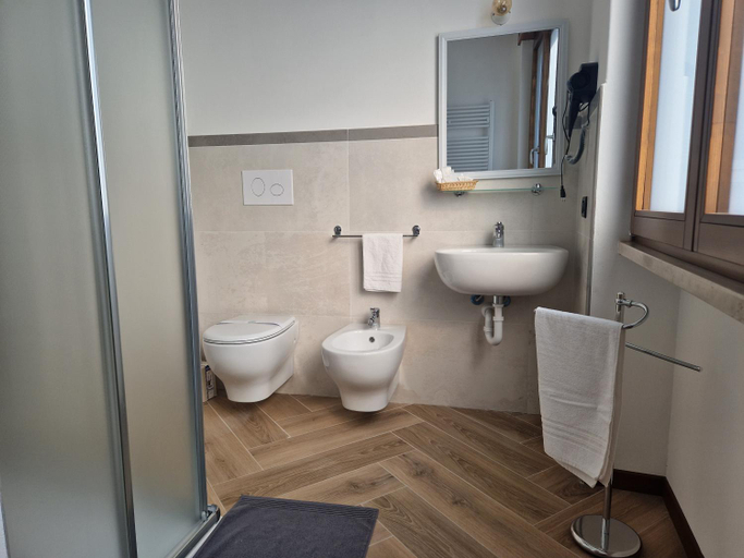 Bathroom 3, Le Rustiche Foresteria, Brescia