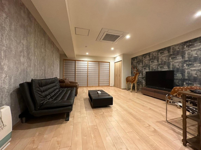 Others 2, guest house shimanouchi, Osaka
