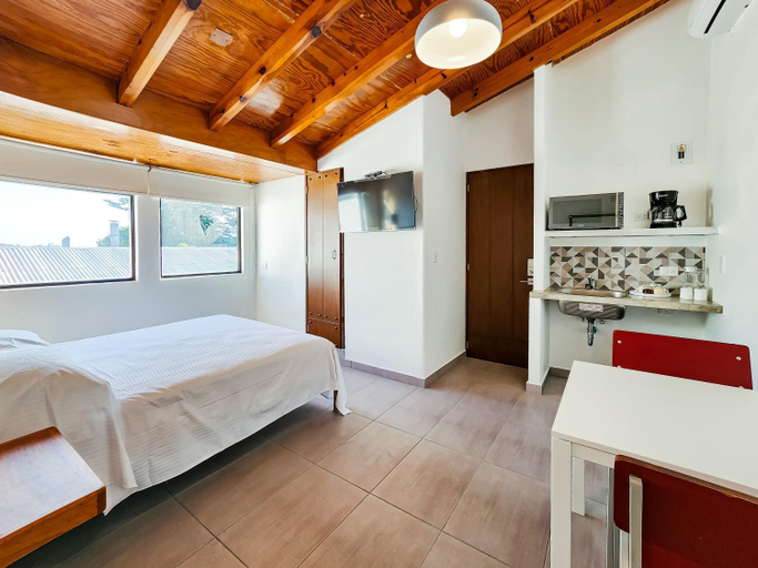 Others 4, Niebla Suites, Coatepec