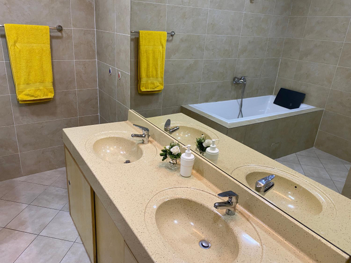 Bathroom 3, Gobi-Girl Guest house & Hostel, Ulan Bator