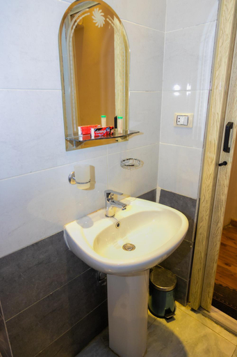Bathroom 2, Regency inn, Qasr an-Nil