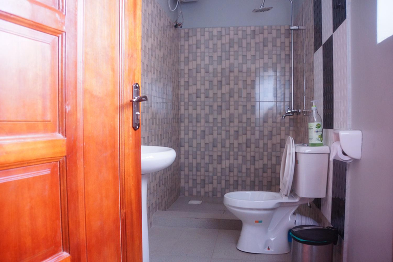Bathroom 3, SILVER OAKS HOTEL Boma, Fort Portal