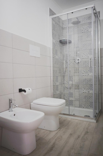 Bathroom 16