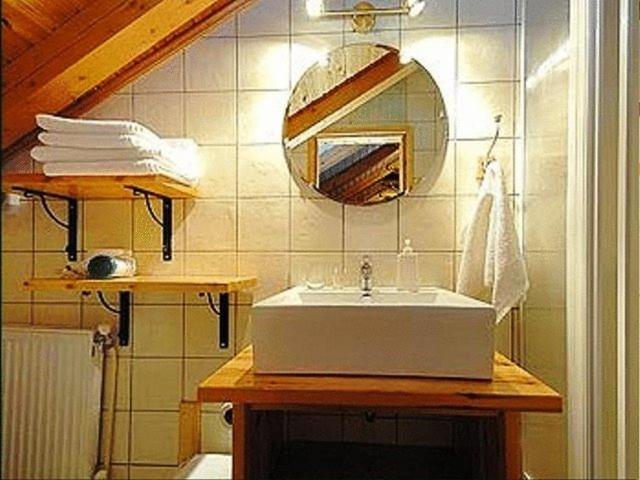 Bathroom 3, Mylonas Guesthouse, Central Greece