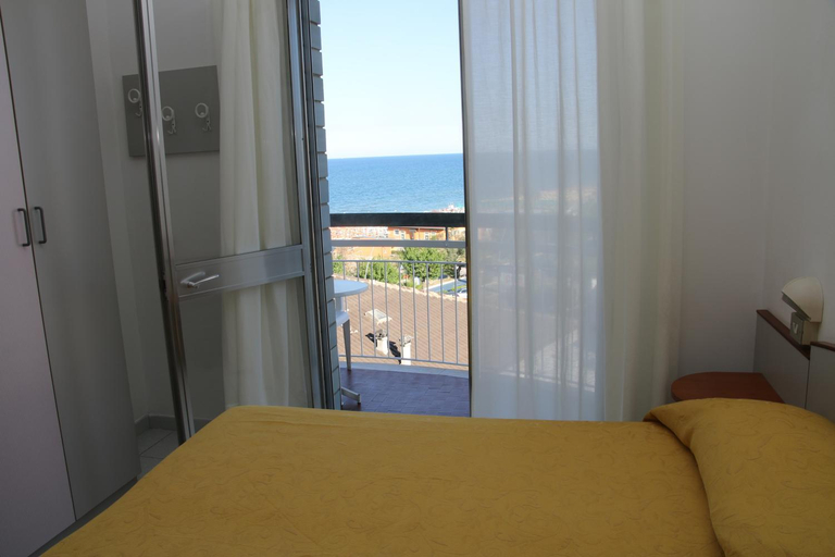Bedroom 3, Hotel Boston, Teramo