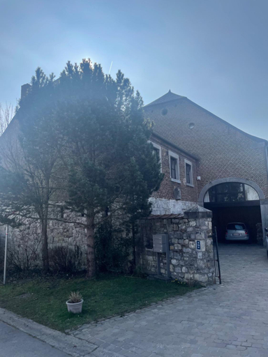 Les deux chambres au dessus de la colline, Namur