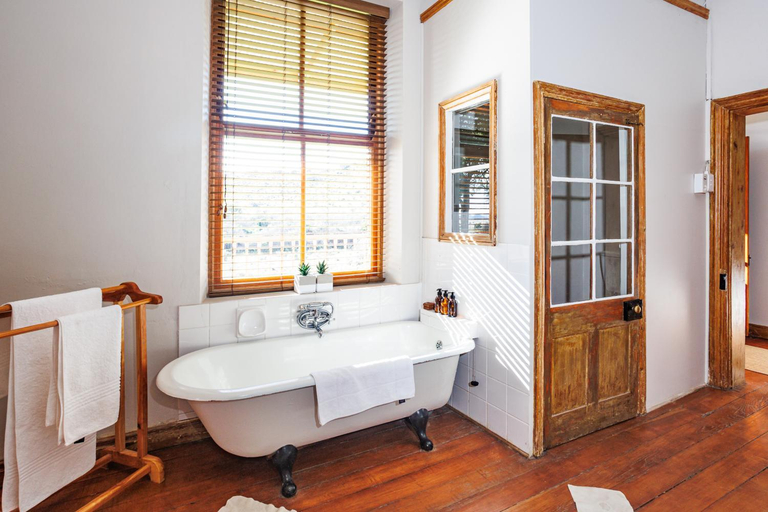 Others 3, Chargo Boutique Lodge, Pixley ka Seme