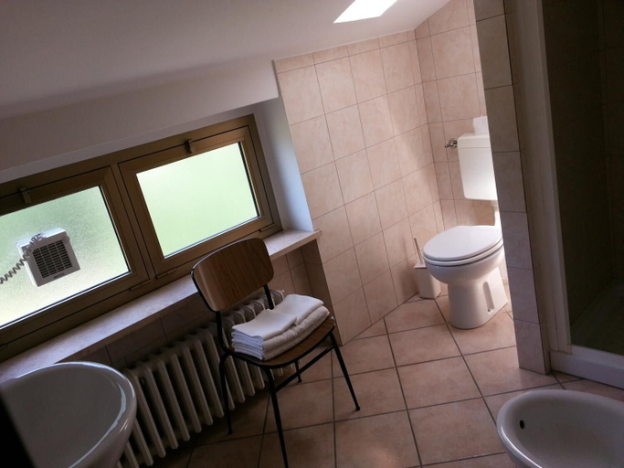 Bathroom 3, Albergo Carla, Torino