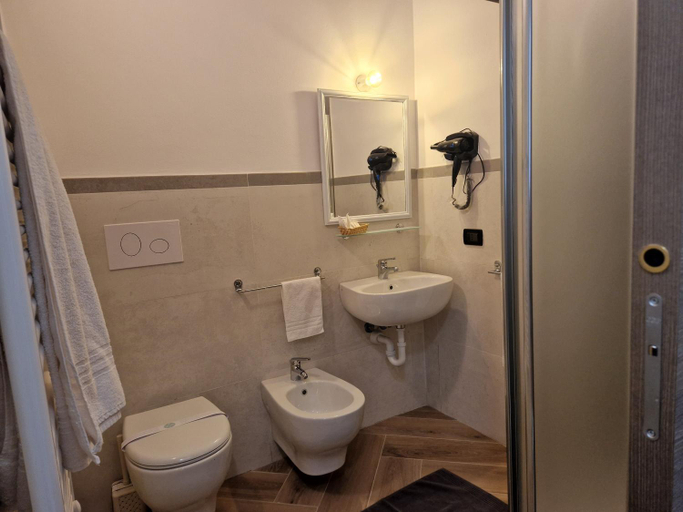 Bathroom 4, Le Rustiche Foresteria, Brescia