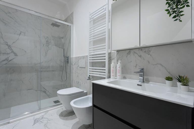 Bathroom 3, Casa del Monumento del Re by Wonderful Italy, Torino