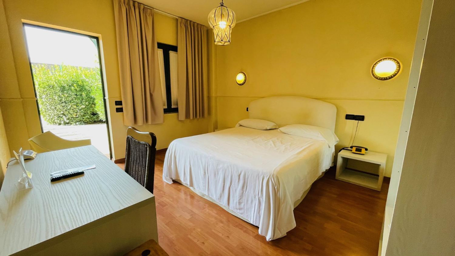 Bedroom 3, Orzi Hotel, Brescia