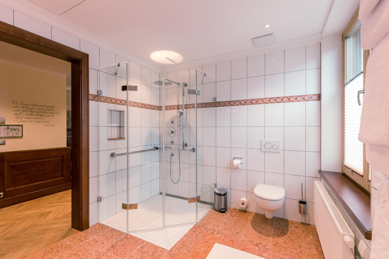 Bathroom 5, Hotel & Gaststatte zum Erdinger Weißbrau, München