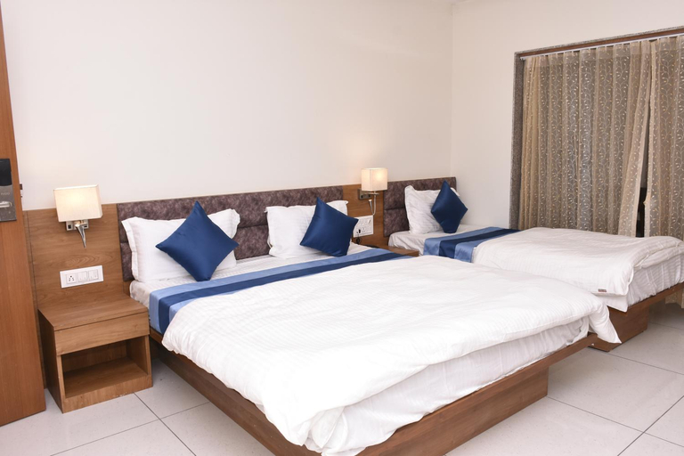 Bedroom 4, HOTEL GOLDEN PALACE & ROOMS, Vadodara