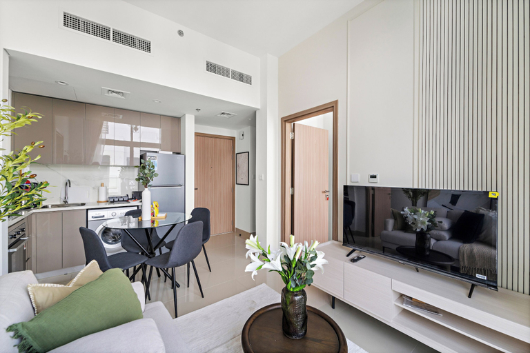 Others 5, Silkhaus Azizi Aura, Dubai