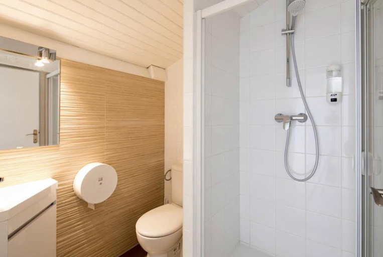 Bathroom, La Mansarde du Port FAMILLY HOME, Alpes-Maritimes