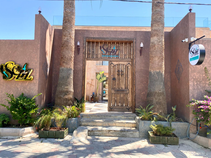 Exterior & Views